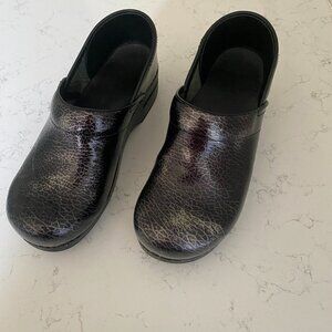 Dansko Genuine Cracked Leather Women's Clogs Size EU40 US 9.5-10